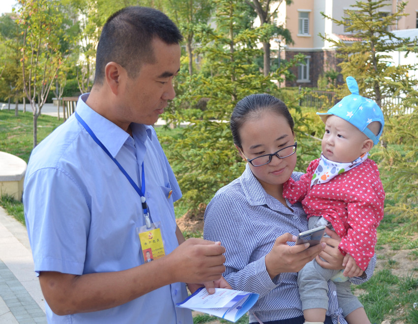 黨員服務(wù)進(jìn)社區(qū) 開展便民利民活動(dòng)