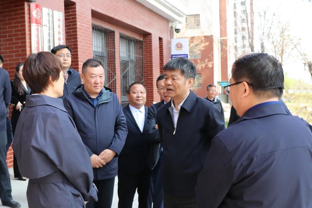 自治區副主席吳秀章一行到“三供一業”供水改造小區開展調研工作